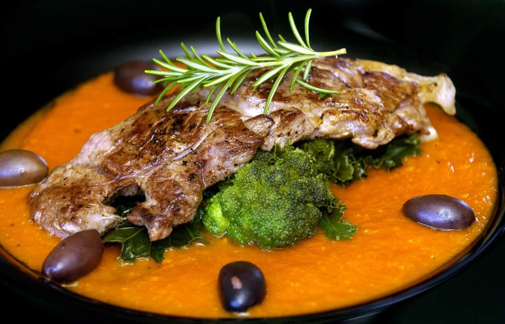 lamb-fillet-with-tomato-and-rosemary